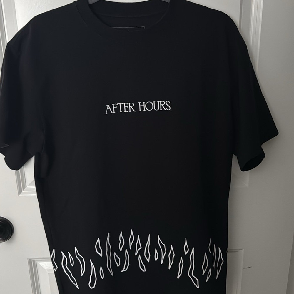 The Weeknd After Hours T shirt size M-
Cool!